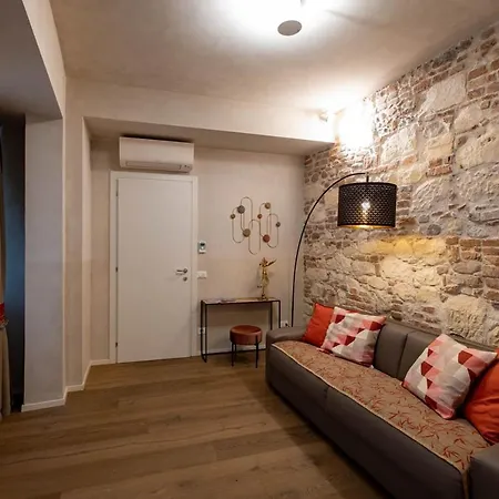 Romana Apartment *