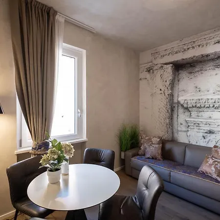 Romana Apartment *