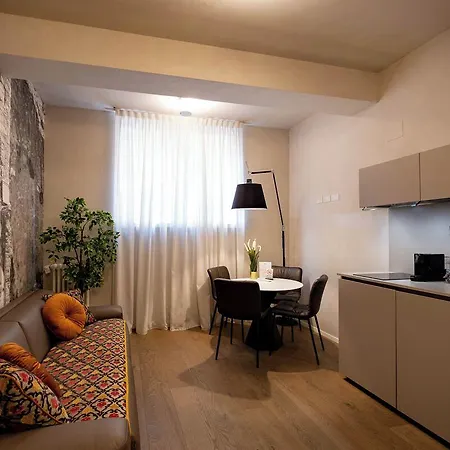 Romana Διαμέρισμα *
